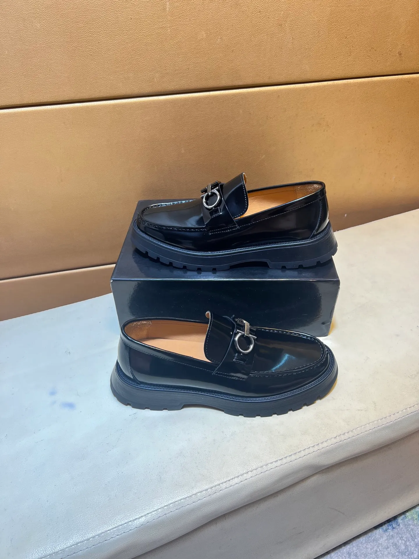 pp440💰👑👑👑 PRADA·PRADA Niuli·Exclusive first launch·～Unique modern style sneakers. Counter purchasing 🏃casual leather shoes😍😍 original shiny leather imported from Italy (refuses to discolor and rub feet) soles: original soles specially provided by the original factory, super cool 😍 lace up and walk with wind 👍 style design ⚠️ super comfortable, wear-resistant and non-slip original soles. Just like shooting the real thing🎬The real thing is better. Suitable for outdoor and driving👍Perfect high-quality sneakers, men's shoe size: 38-44